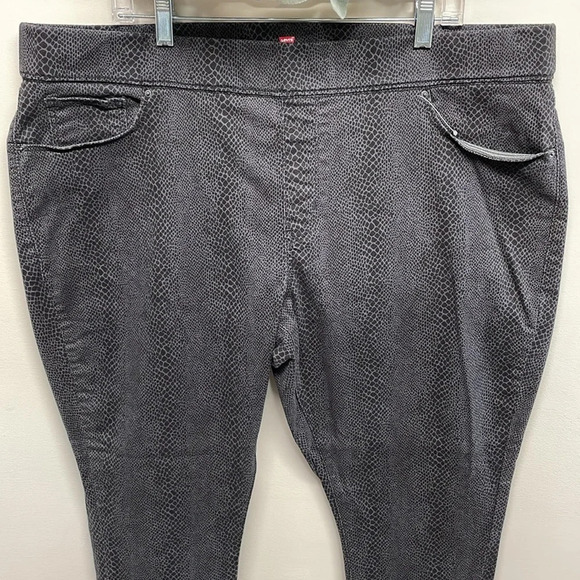 NWOT Levi’s Pull On Leggings Black Gray Repty Snake Print 22 - Picture 2 of 16